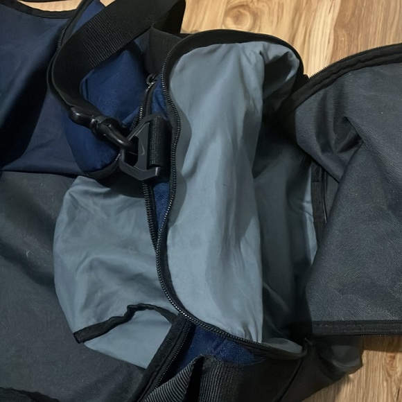 Navy Nike training duffel - Picture 10 of 10